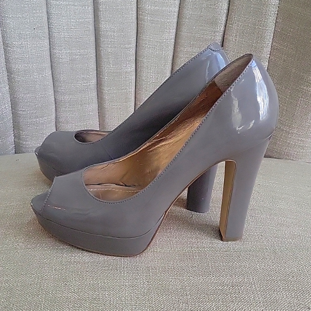 Used BCBG Generation JAXX Peep Toe Platform Pump Heel Patent Shoe
